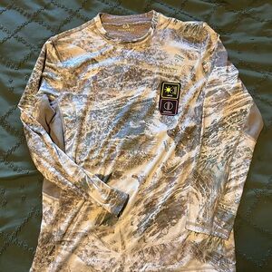 Realtree Men's Gray and Cream Patterned Long Sleeve Tee